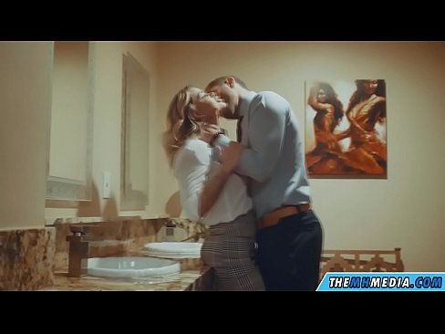 ❤️ Kur një bjonde me bukë ju josh në një banjë publike ❤❌ Qyrje tek ne sq.pornochaturbate.ru ☑